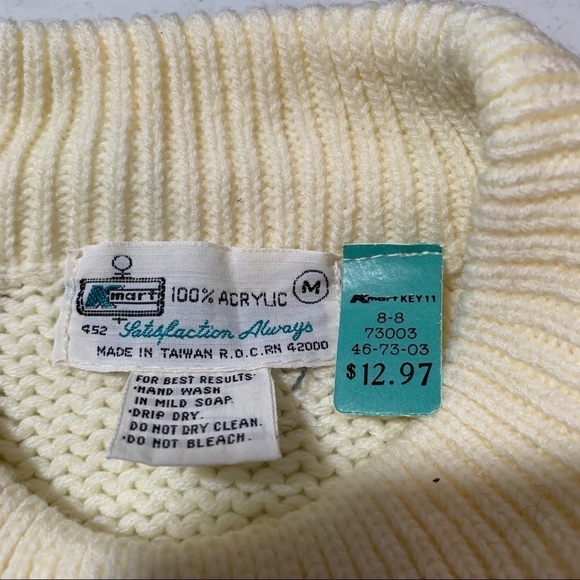 New VTG womens Knit Acrylic sweater size Medium - Picture 2 of 3